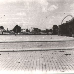100 jasło ruiny, rynek strona południowa i wschodnia, pusty plac po ratuszu, 1946 r.