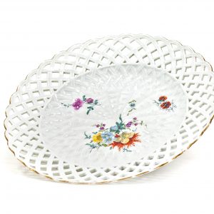 1087 ah talerz porcelanowy motyw kwiatów, niemcy-miśnia xviii w.