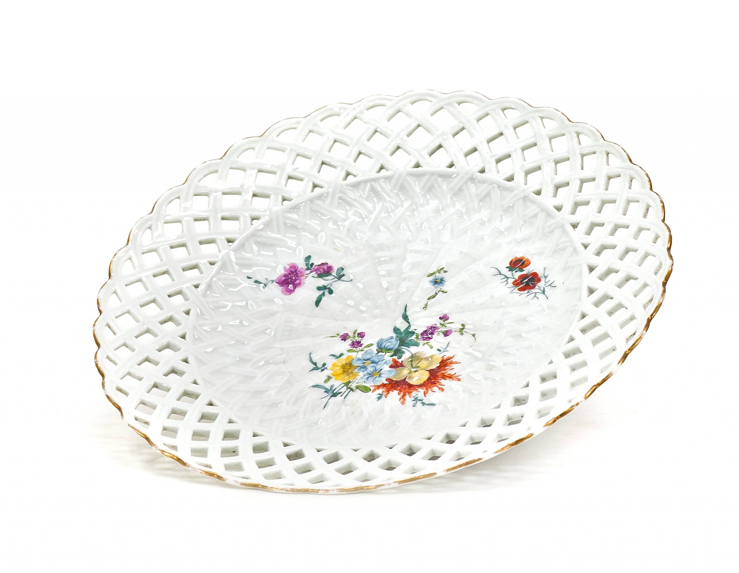 1087 ah talerz porcelanowy motyw kwiatów, niemcy-miśnia xviii w.