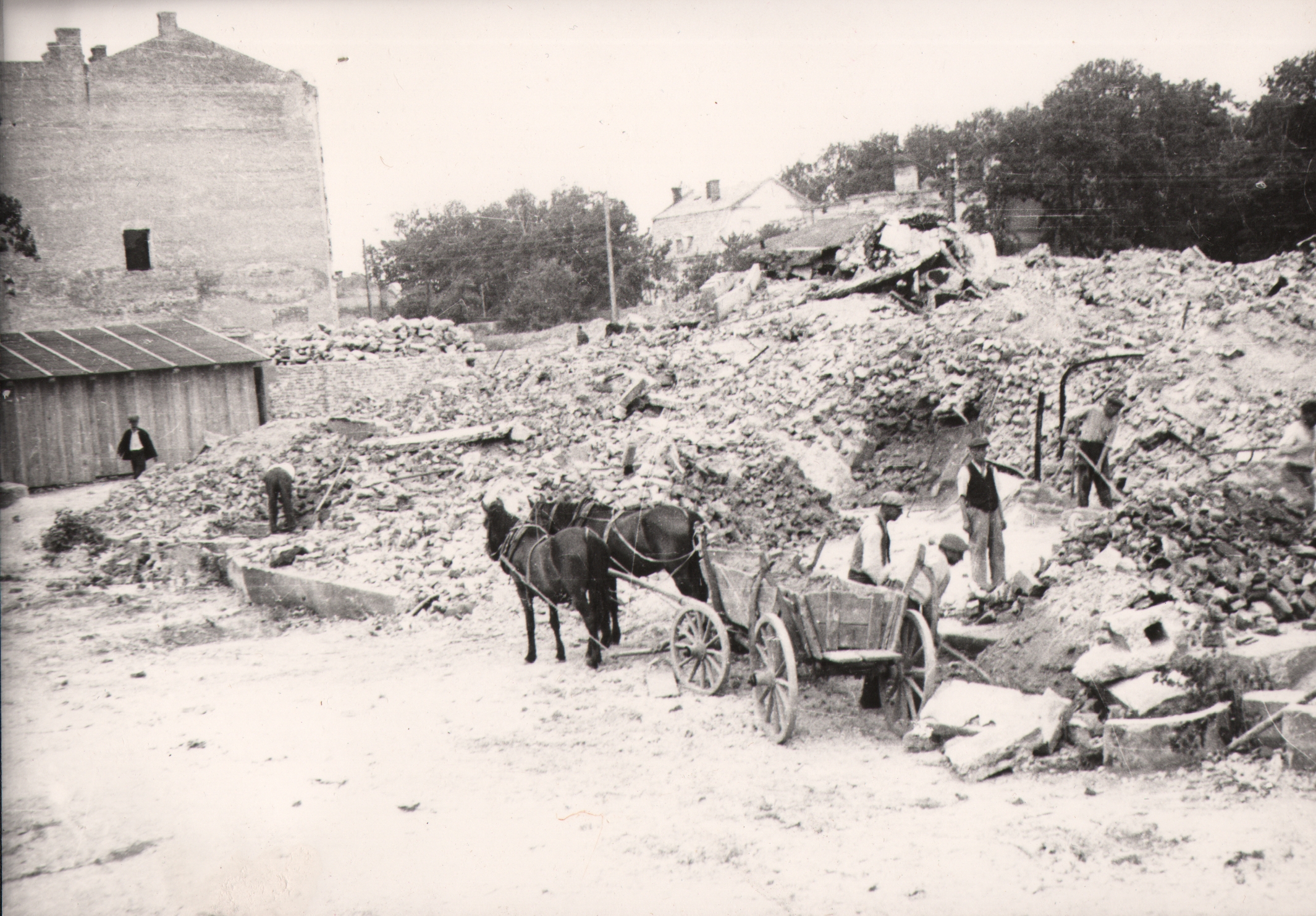 111 af jasło, ruiny banku polskiego od strony ul. floriańskiej, 1945 r.