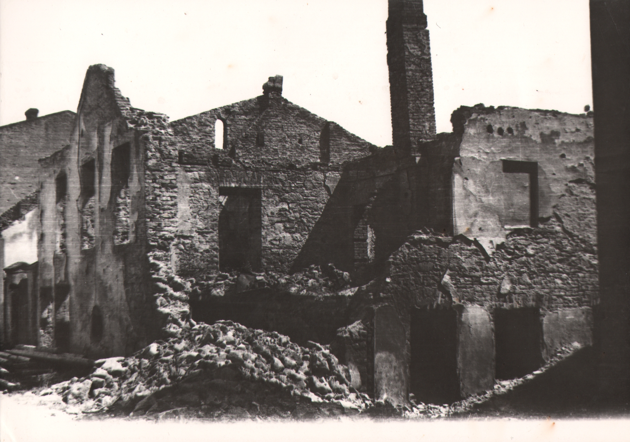 114 af jasło, ruiny ul. igielnej strona północna, 1945 r.