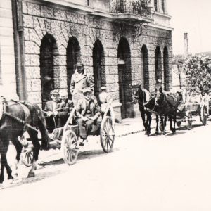 120 af jasło ul. kazimierz wielkiego, mieszkańcy udają się na odgruzowanie jasła, 1945 r.