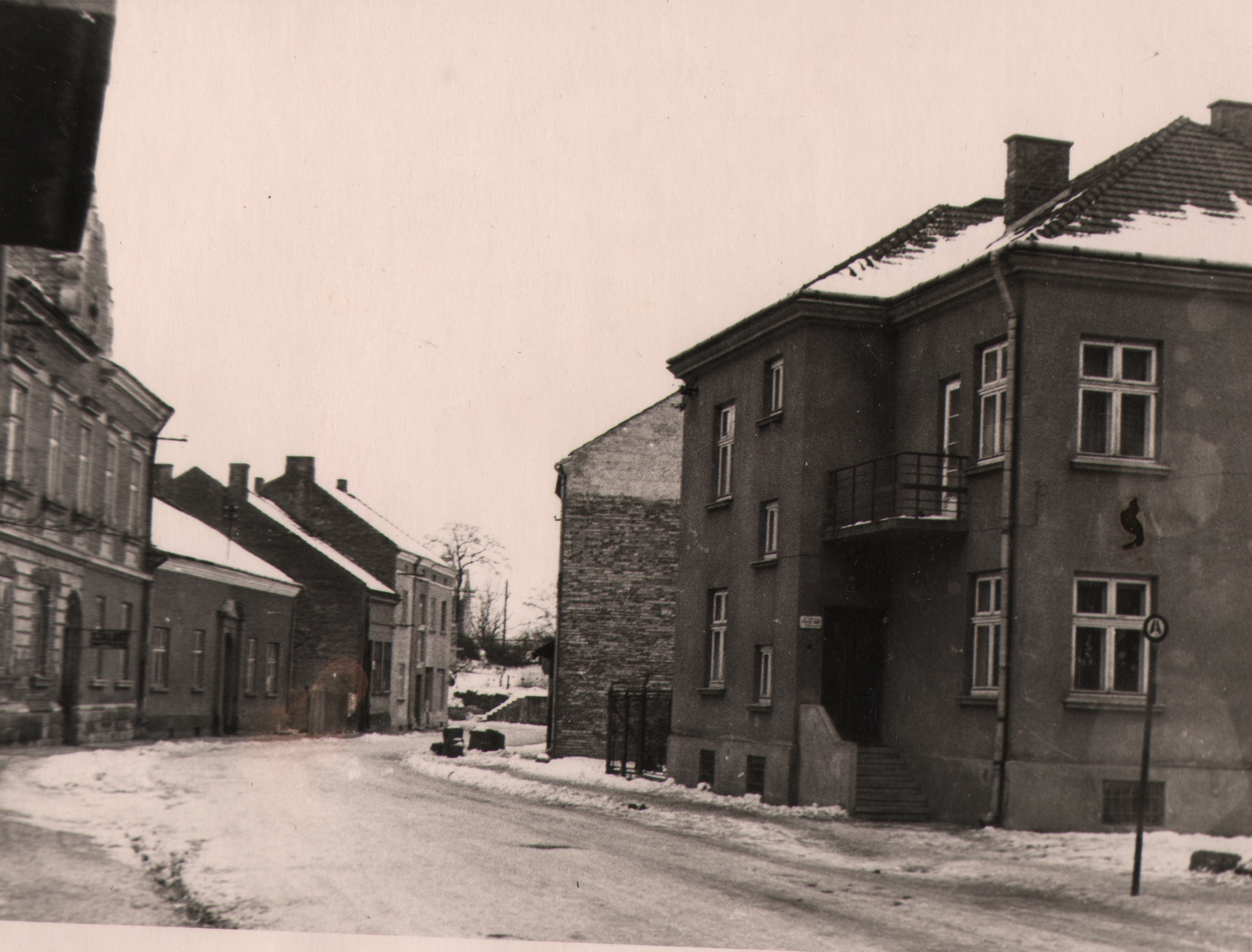 151 af lata 70 te jasło ul. marchlewskiego, obecnie  stanisława kadyia -po prawej  dom dr stanisława kadyia