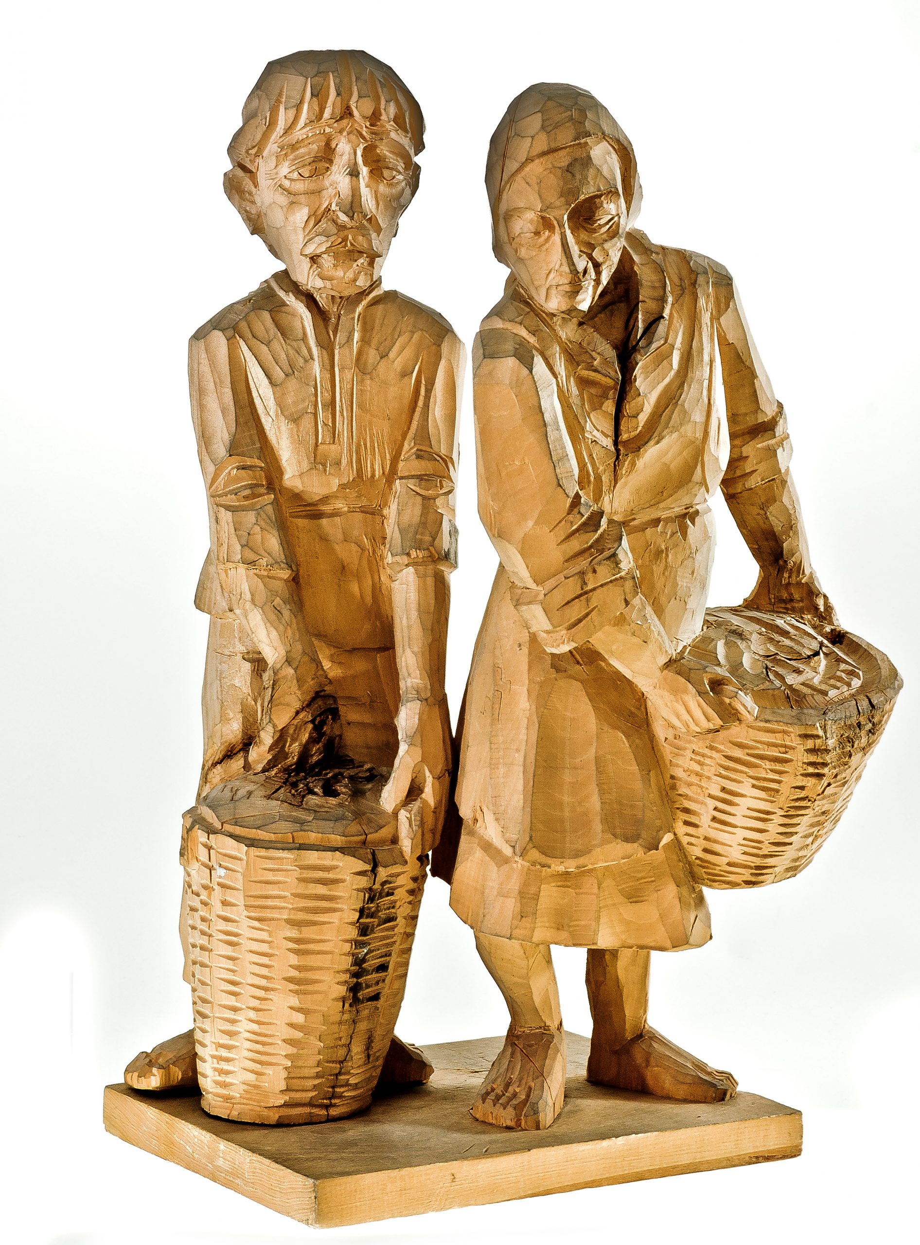 1868 etnografia - kopanie ziemniaków, antoni bolek, załęże, 1983 r., wys. 54,5 cm, szer. 27 cm, gł. 22 cm