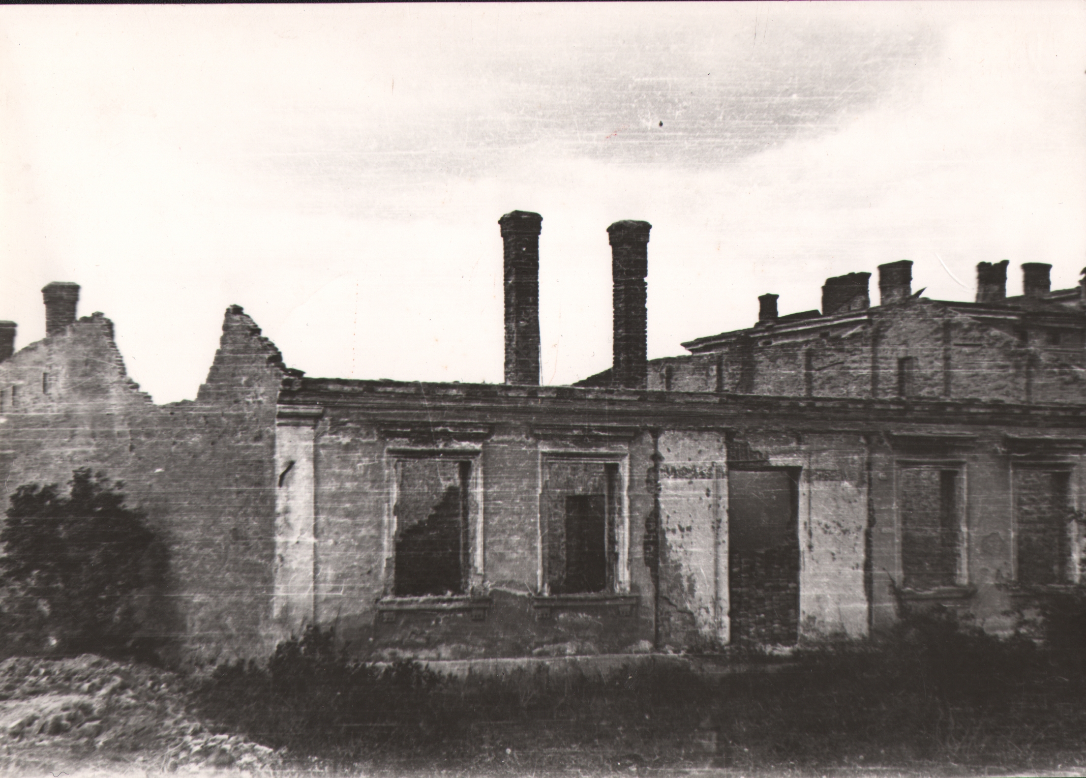 257 afh ruiny przy obecnej ul. słowackiego 1945 r.