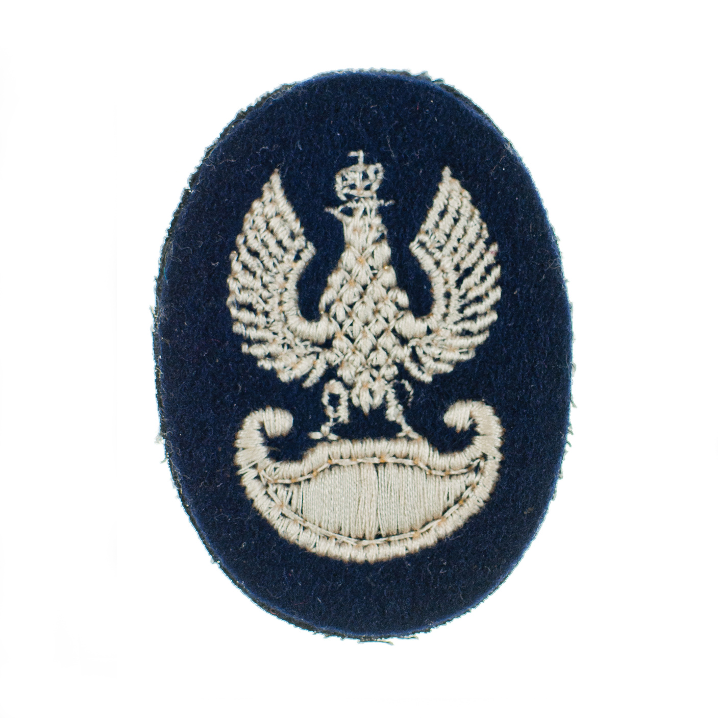 3047 ah orzeł polskich sił zbrojnych  na zachodzie, haft atłasową nitką na czarnej tkaninie, do przyszycia na beret, przed 1945 r.