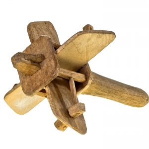 3065 etnografia - wielkanocna kołatka, drewniana, czteromłotkowa, ok. 1945 r., wys. 24 cm, szer. 17 cm, gł. 17,5 cm