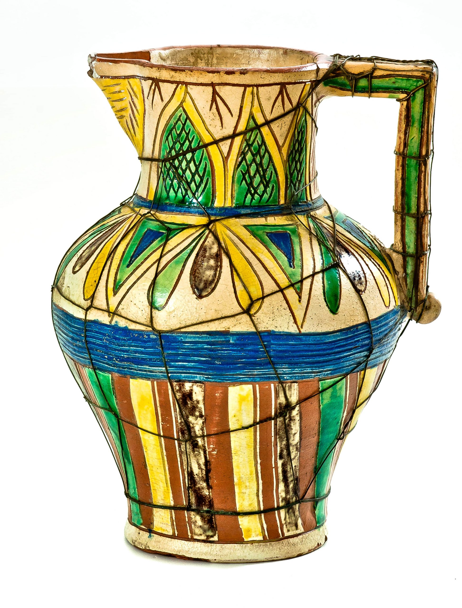 3237 etnografia -dzban ceramiczny, pokucie, sprzed 1939 r., huculszczyzna, ze zbiorów stanisława kadyiego, wys. 26 cm, śr. podstawy 11 cm, śr. brzuśca 18 cm