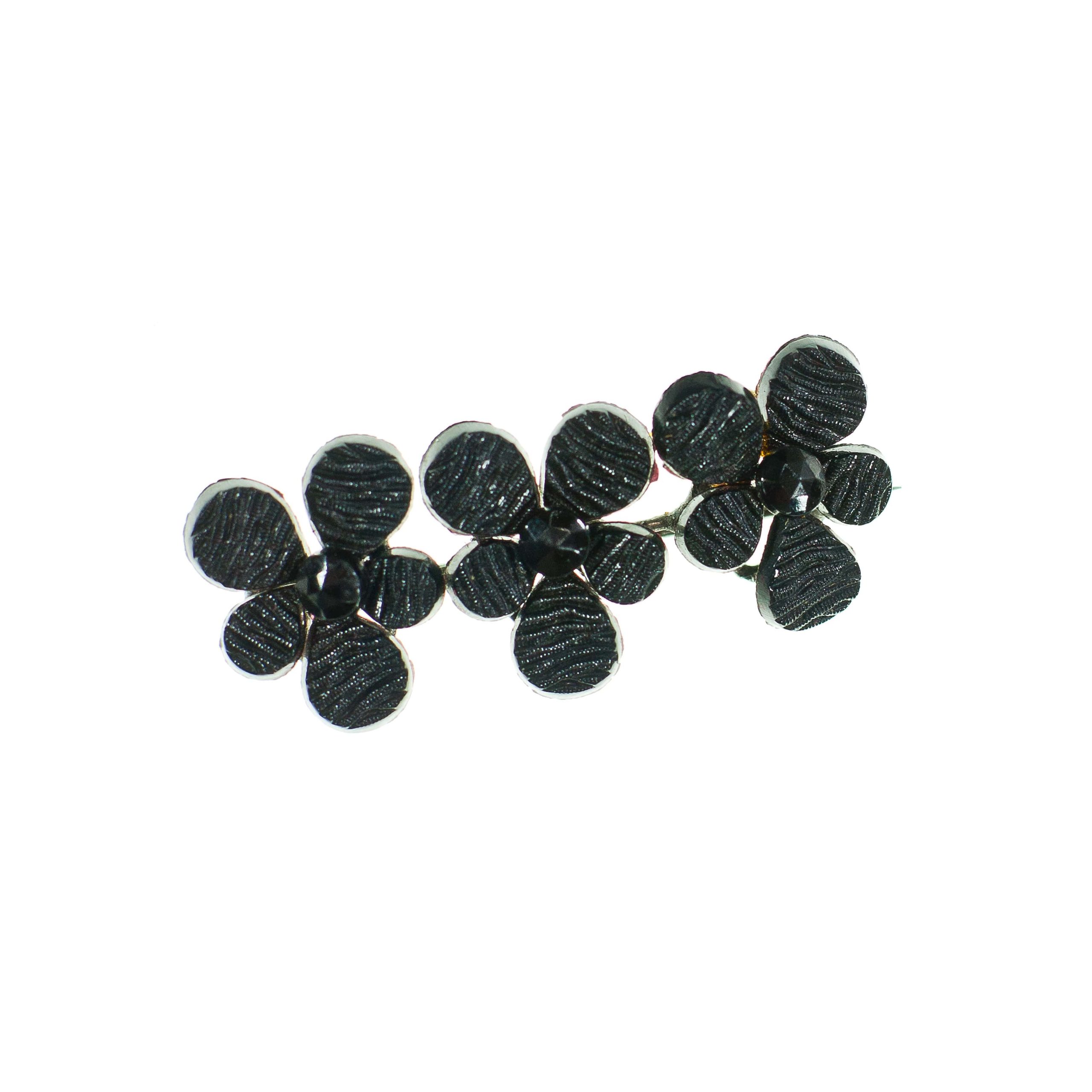 3301 ah biżuteria patriotyczna, brosza ebonitowa w formie trzech czterolistnych koniczynek, xix w, 1,5x4 cm.