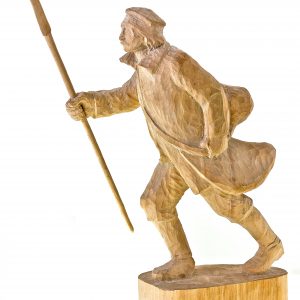 3319 etnografia - Żywią i bronią, rzeźba drewniana autorstwa adama rąpały, jasło, 2018 r., wys. 32 cm, szer. 10 cm, gł. 22 cm