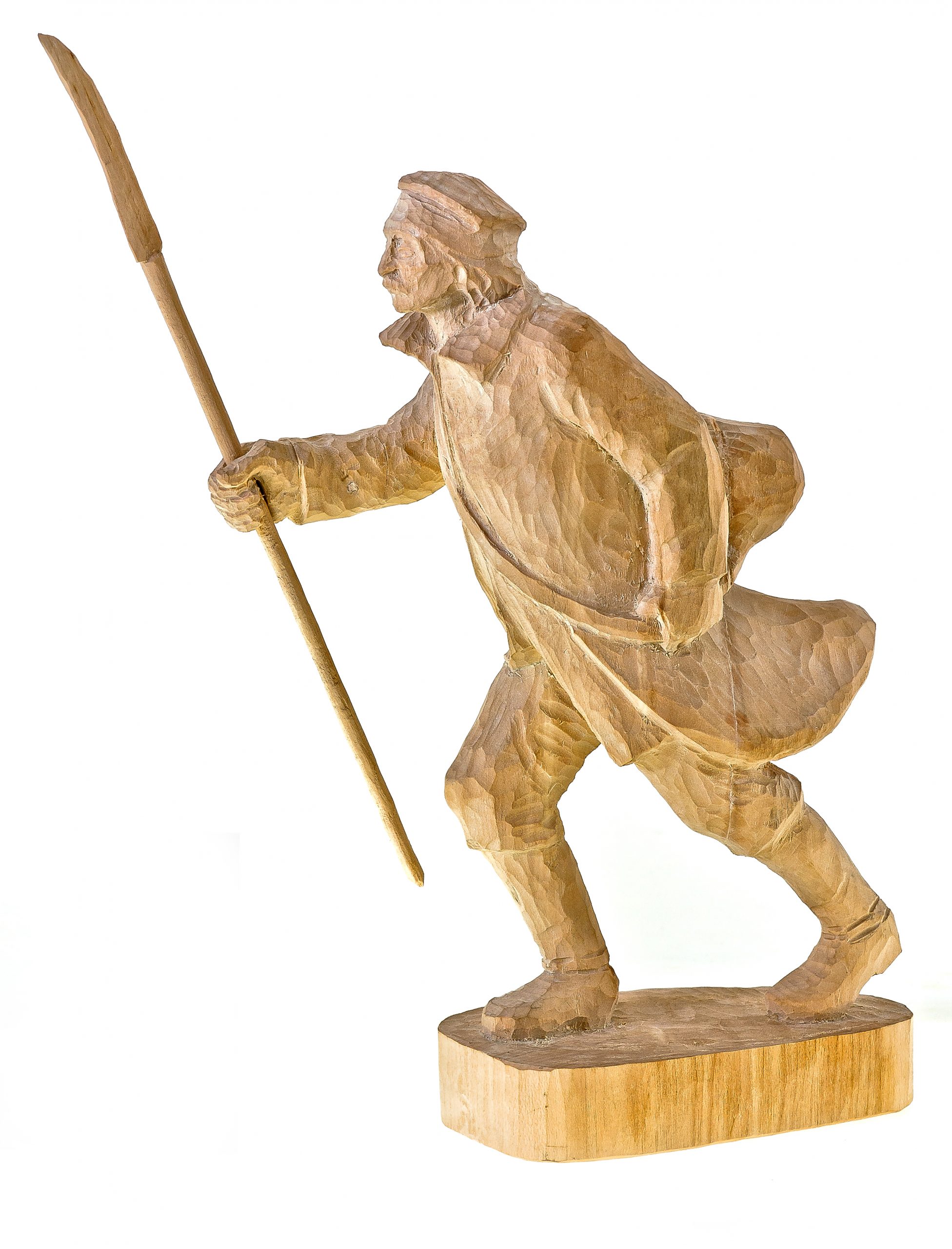 3319 etnografia - Żywią i bronią, rzeźba drewniana autorstwa adama rąpały, jasło, 2018 r., wys. 32 cm, szer. 10 cm, gł. 22 cm