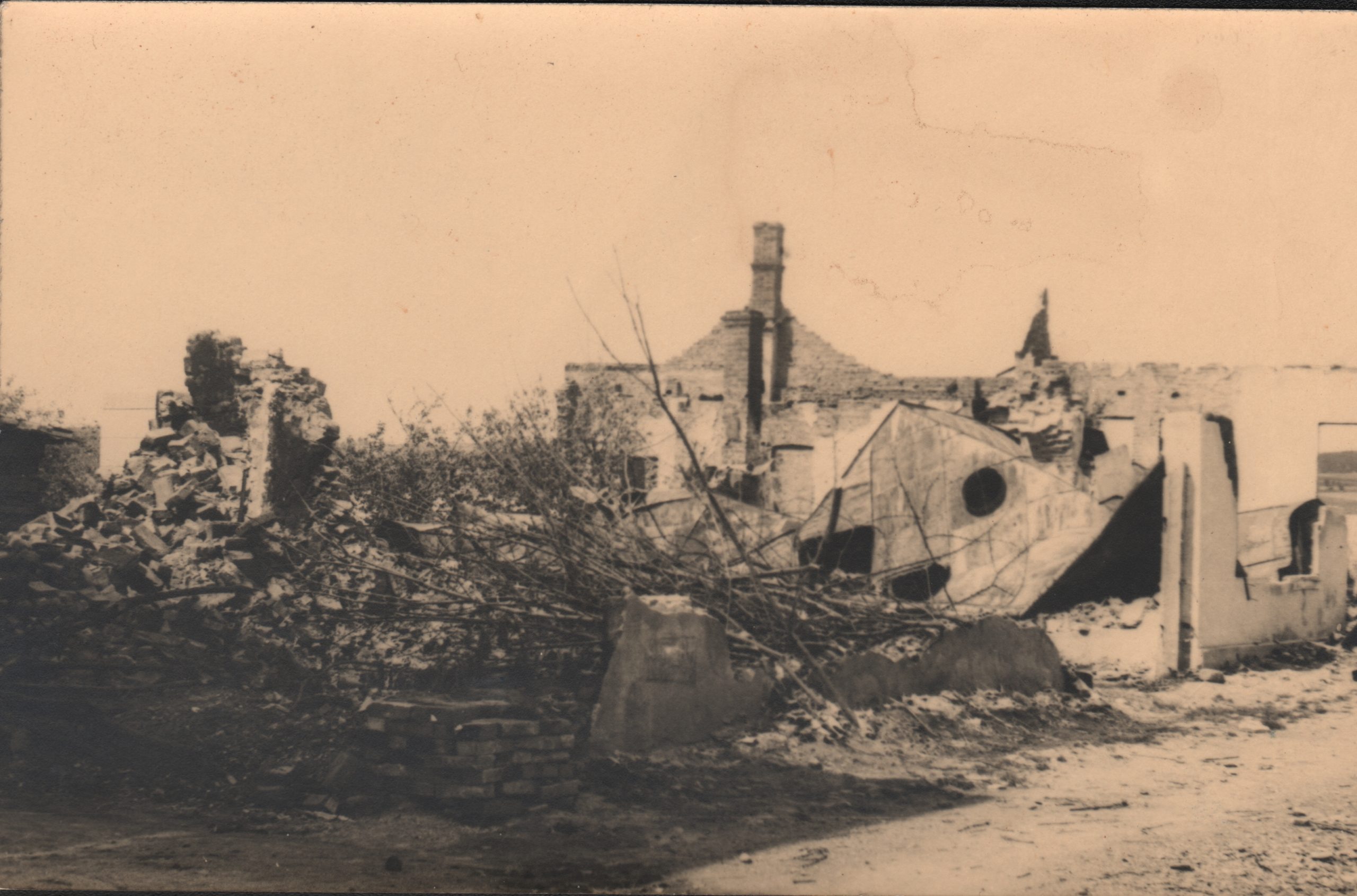 342 afh jasło ruiny na rogu ulic bednarskiej i jagiełły 1945 r.