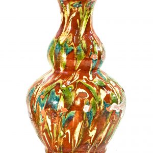 52 etnografia - flakon gliniany wykonany przez olszewskiego z jodłowej, przed 1939 r., wys. 21,5 cm, śr. szyjki - 4 cm, śr. dna - 8,3 cm, śr. wylewu - 5 cm