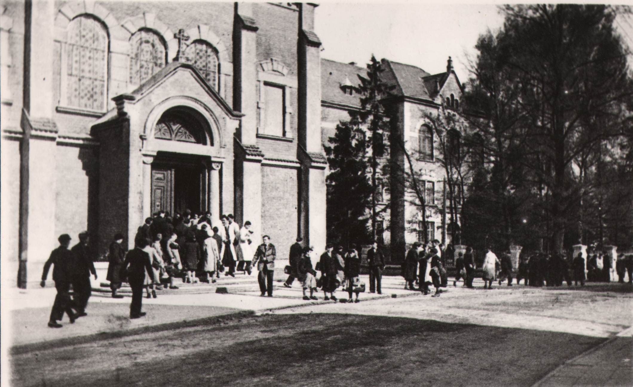 57 af kaplica gimnazjalna i gimnazjum przed 1939 r.