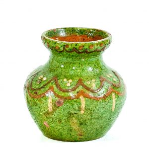 62 etnografia - flakon dzbankowy, ceramiczny, olszewski, jodłowa, sprzed 1939 r., wys. 10,5 cm, gł. 10 cm, śr. dna - 6,7 cm, śr. brzuśca - 10,5 cm, śr. wylewu - 6,6 cm .jpg