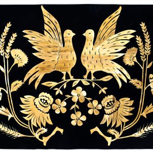 749 etnografia - wycinanka ze słomy, na ciemnym płótnie, józefa maciejczyk, pielgrzymka, 1971 r., dł. 52,2 cm, szer. 39,6 cm
