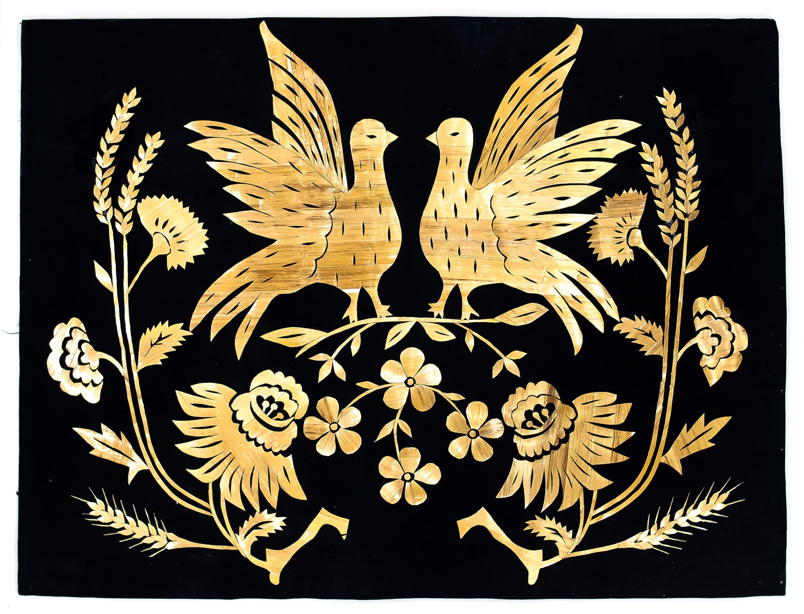 749 etnografia - wycinanka ze słomy, na ciemnym płótnie, józefa maciejczyk, pielgrzymka, 1971 r., dł. 52,2 cm, szer. 39,6 cm