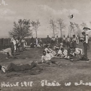 7538-8 afh internowani w obozie w huszt po buncie ii brygady legionów "plaża"