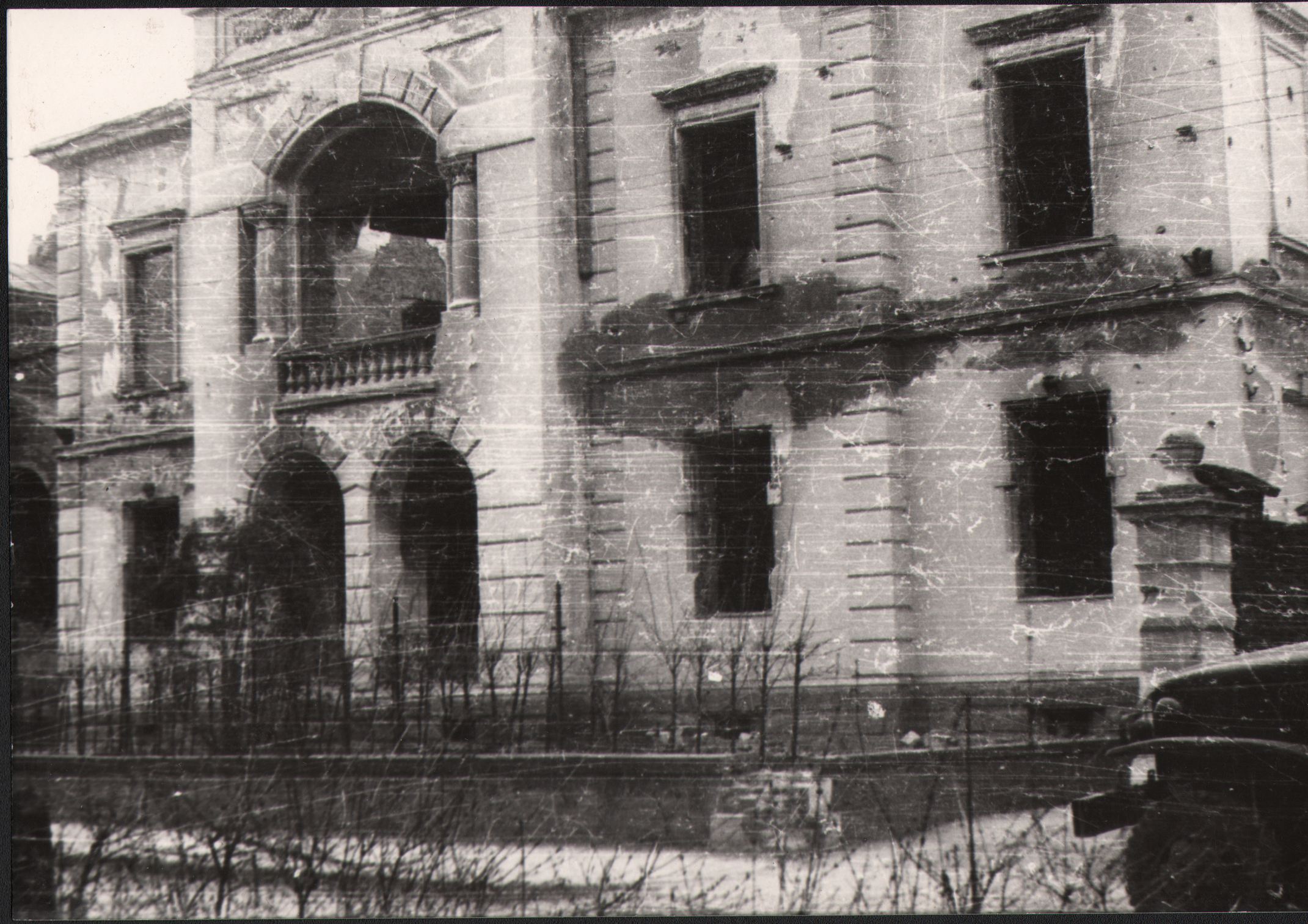 81 af jasło, ruiny dawnego banku austro-węgierskiego, po ii wojnie.