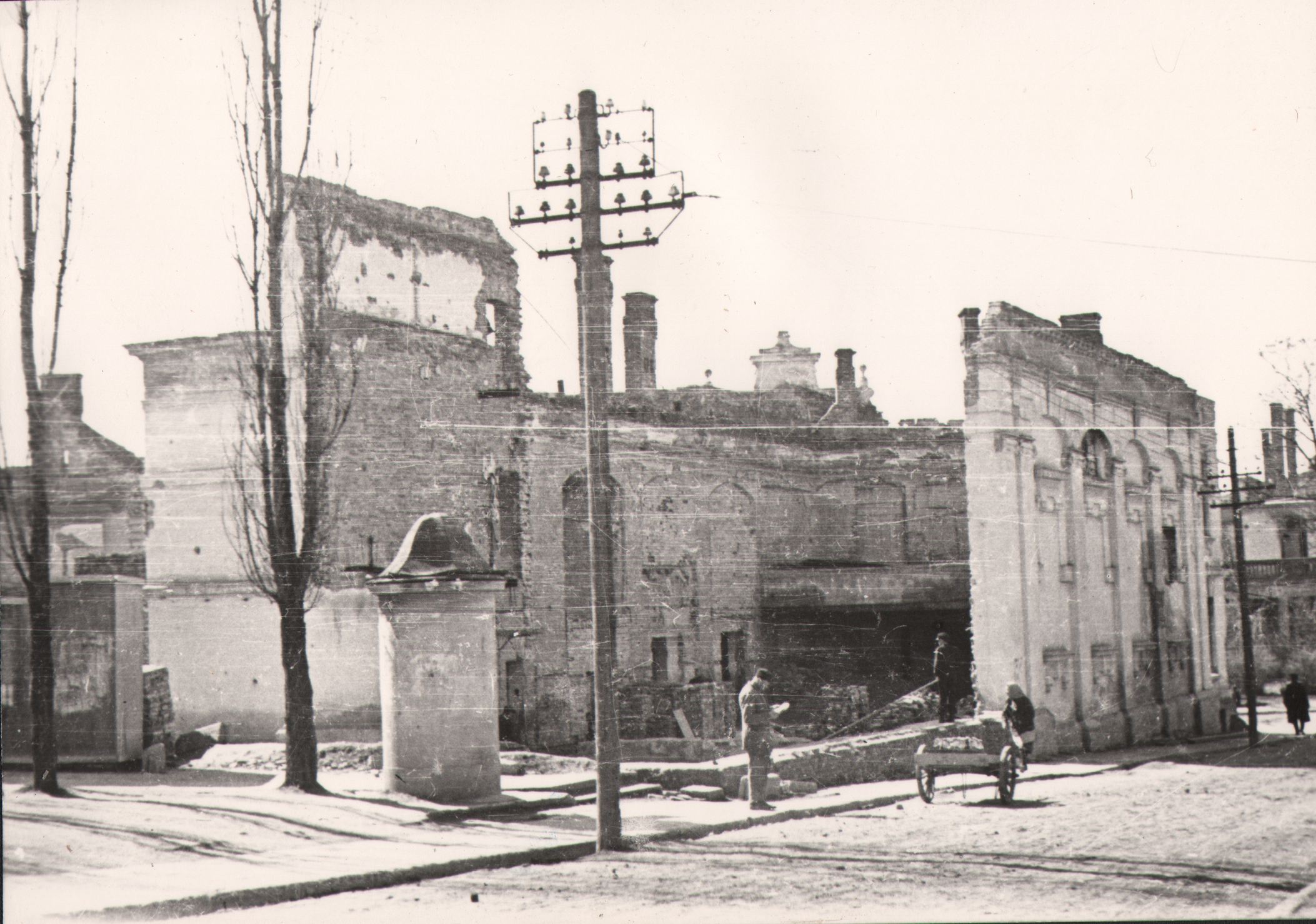 84 af jasło ruiny "sokoła" od strony placu Żwirki i wigury 1945 r.