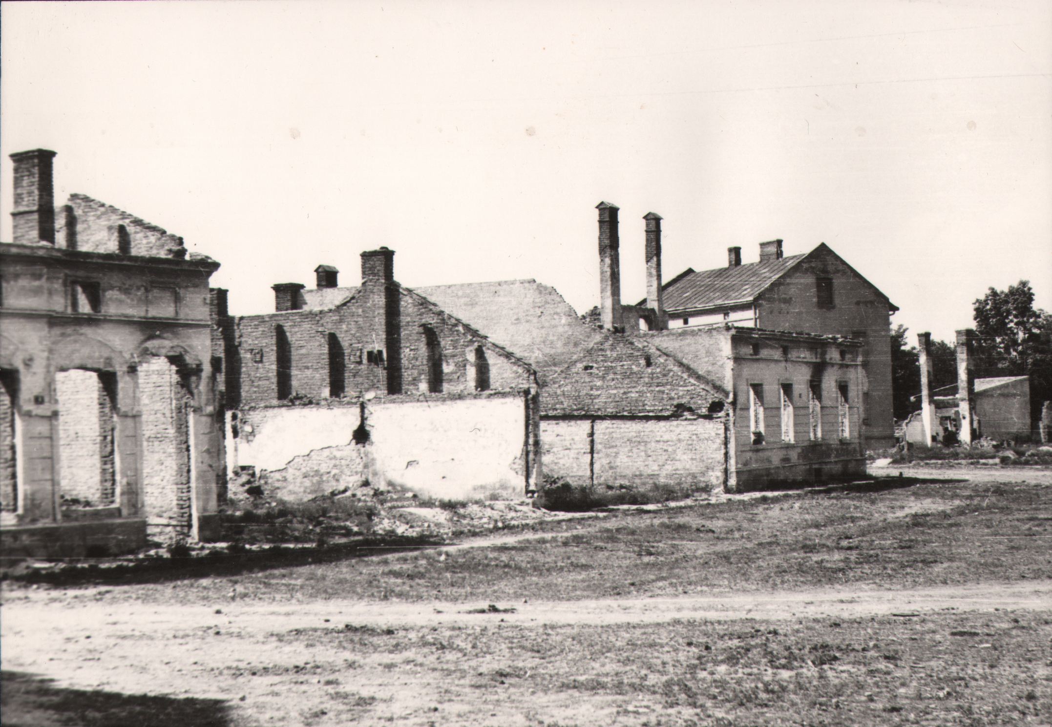 85  af jasło, ruiny stary rynek, obecnie plac bartłomieja z jasła od strony zachodniej, 1945 r.