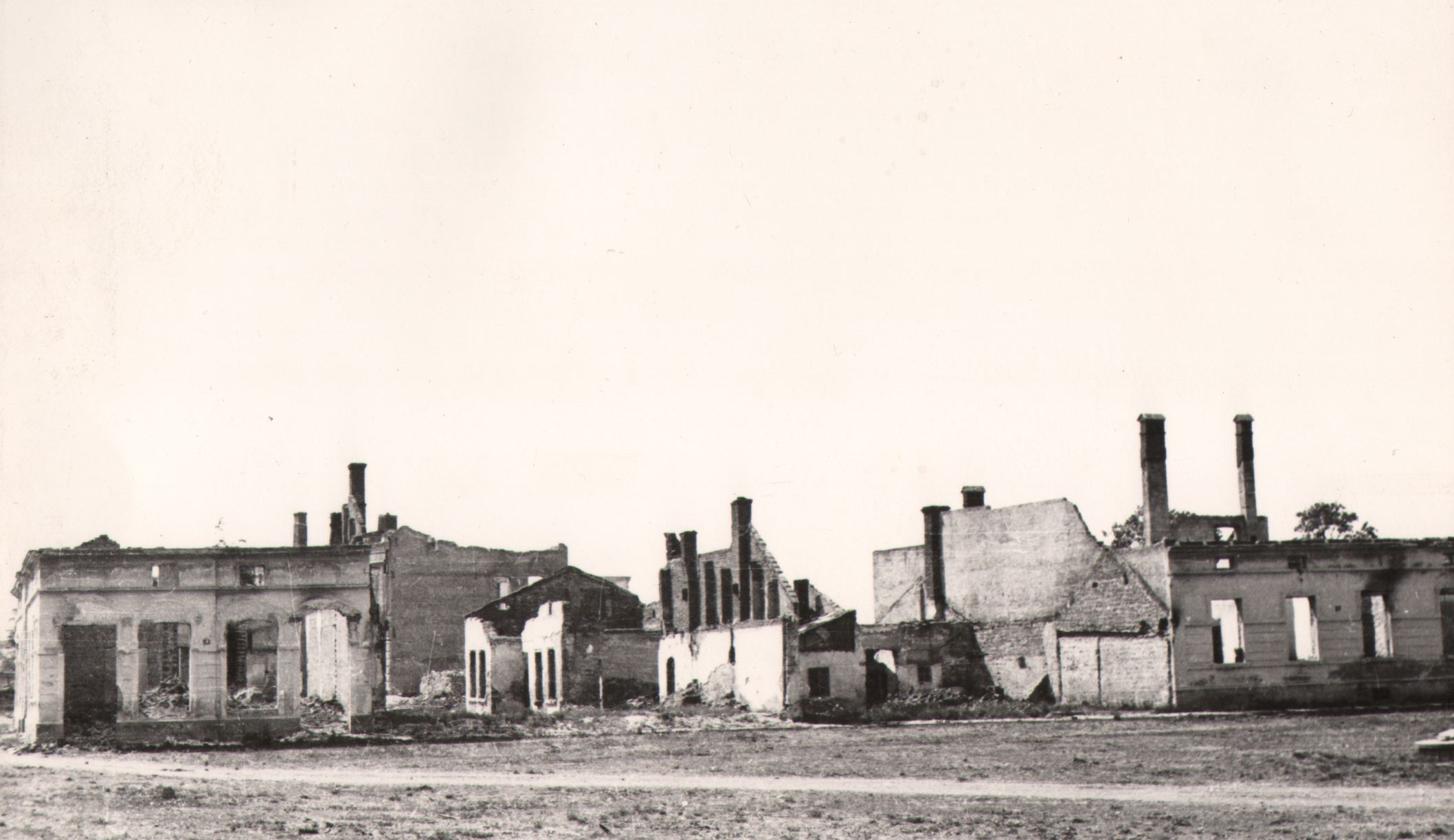 87  af jasło ruiny, stary rynek, plac bartłomieja od strony zachodniej, 1945 r.