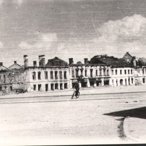 96 af jasło ruiny, rynek strona północna 1945 r.