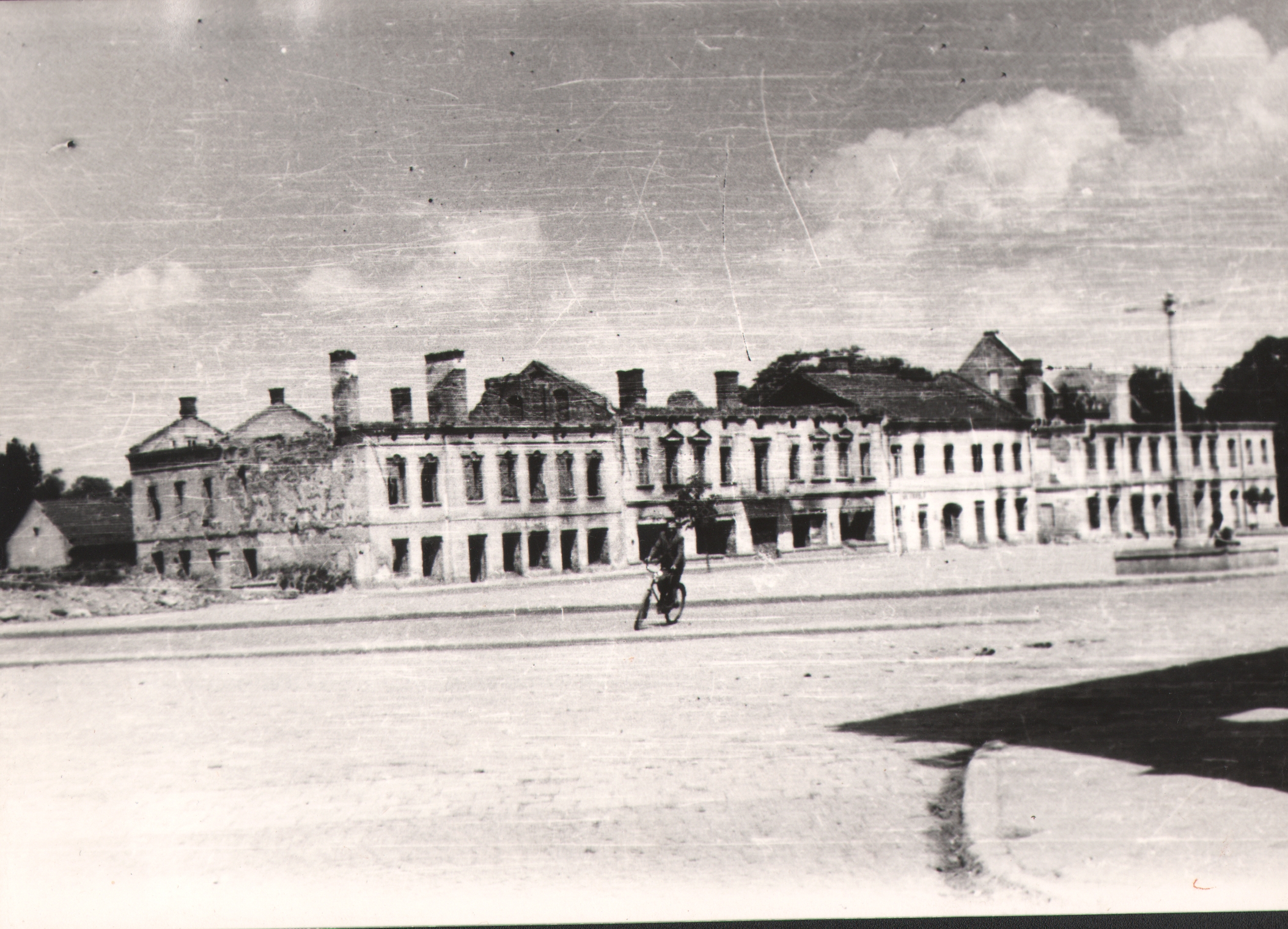 96 af jasło ruiny, rynek strona północna 1945 r.