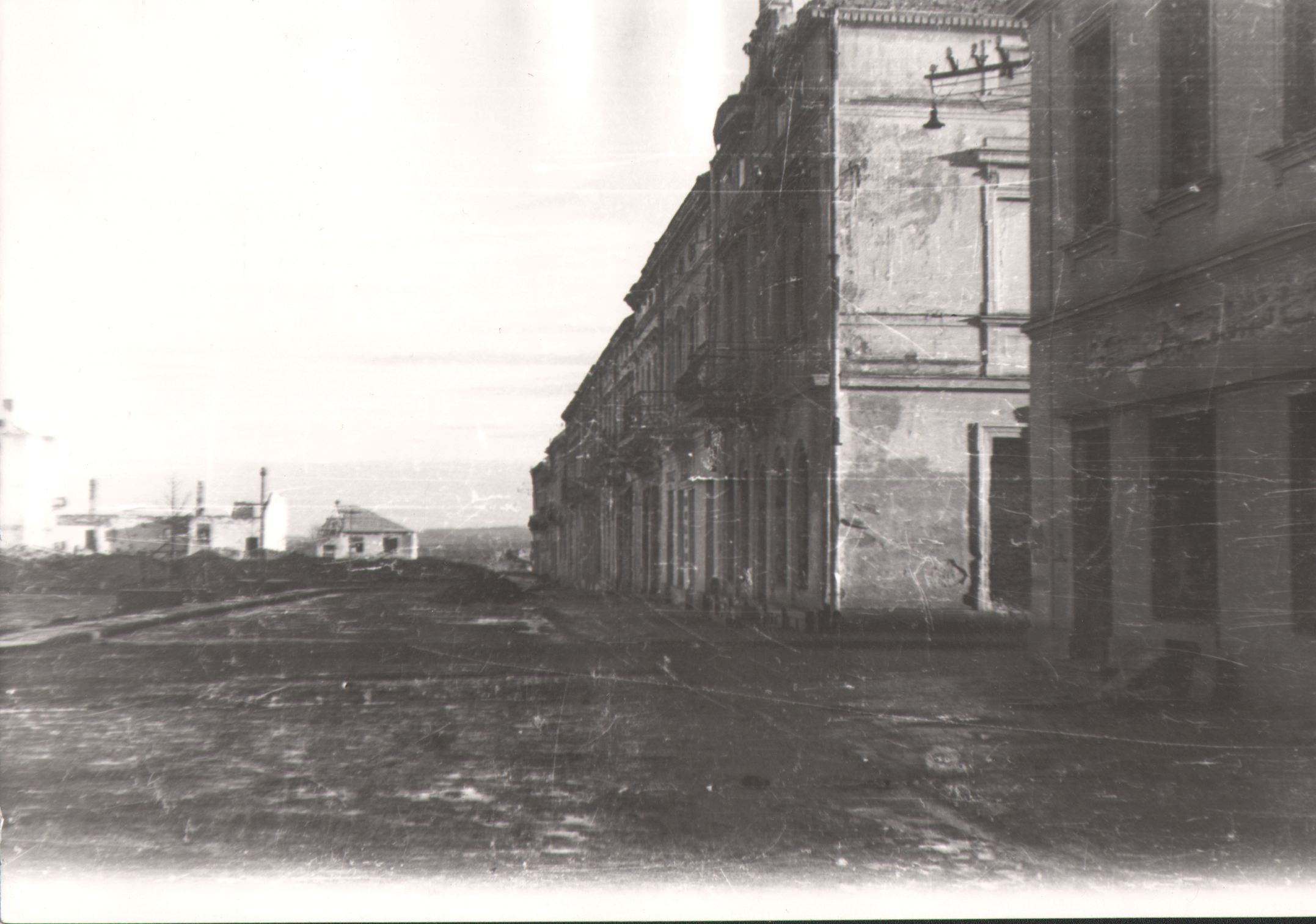 98 af jasło, ruiny, rynek, strona południowa, wlot ul. kościuszki 1945 r.