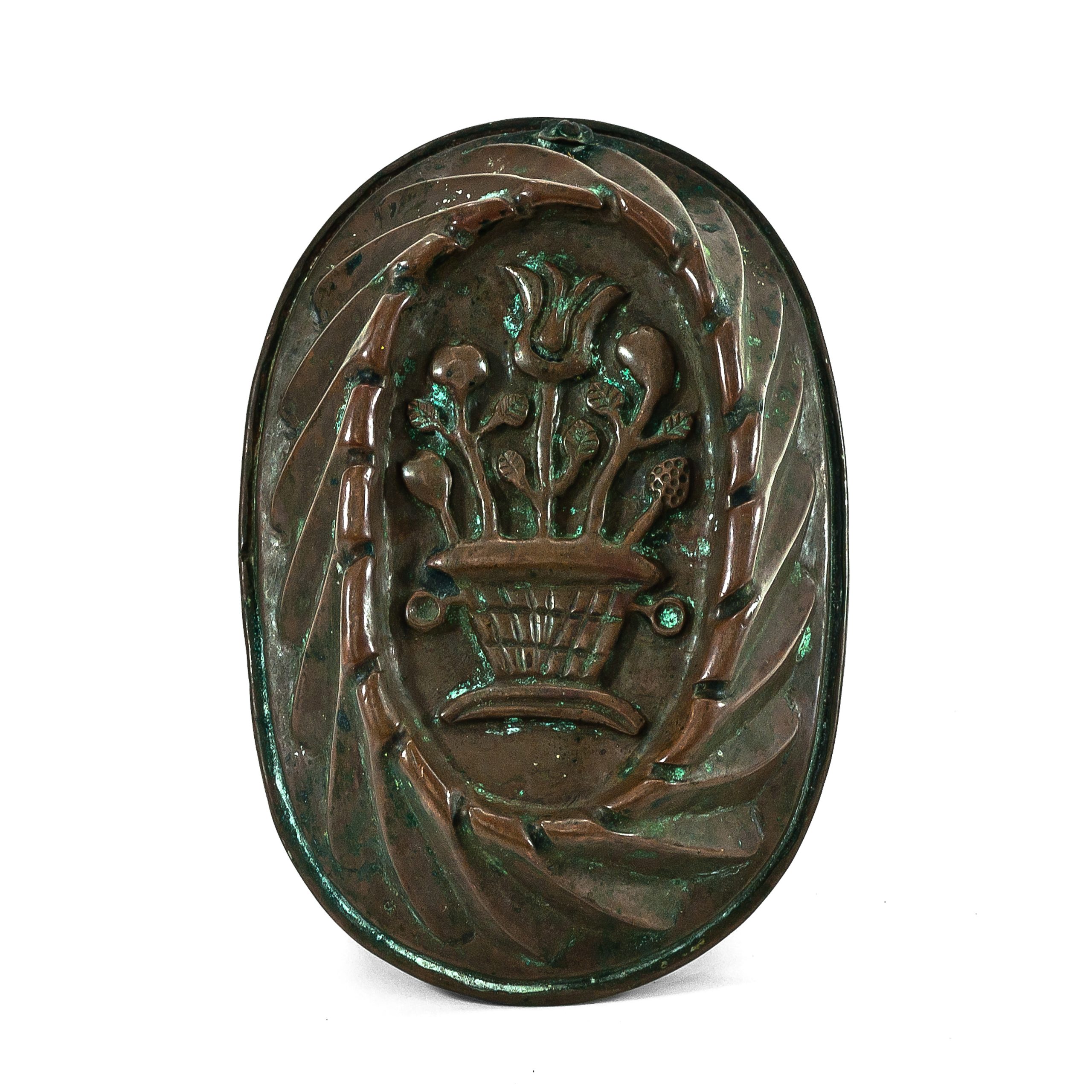 983 etnografia - forma miedziana do wypieku babek, wola dębowiecka, xix w., wys. 5,5 cm, szer. 13,9 cm, dł. 20,9 cm