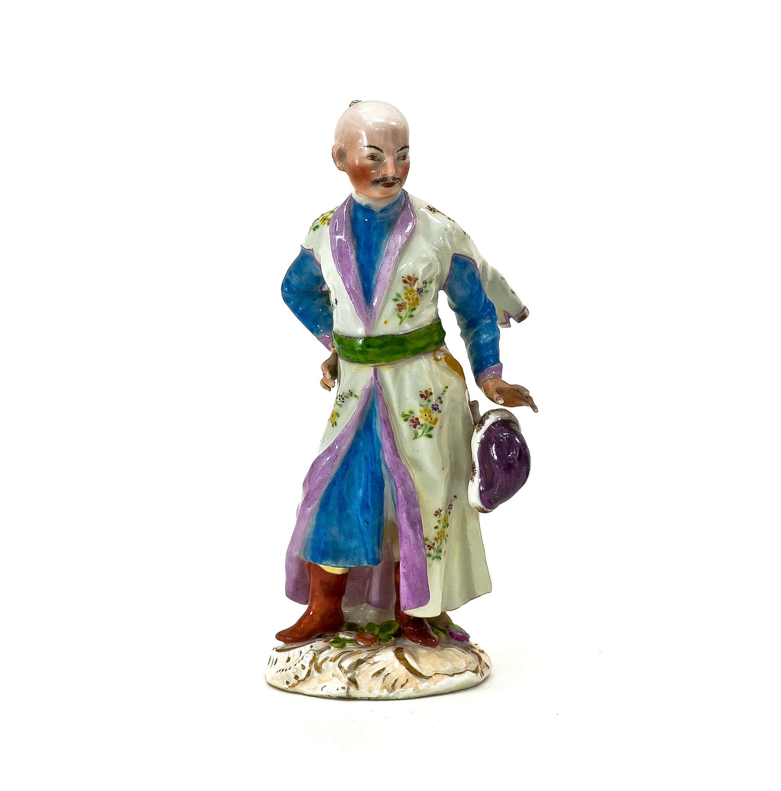 987 ah figurka porcelanowa szlachcic w stroju polskim, niemcy-miśnia, 1750 r.