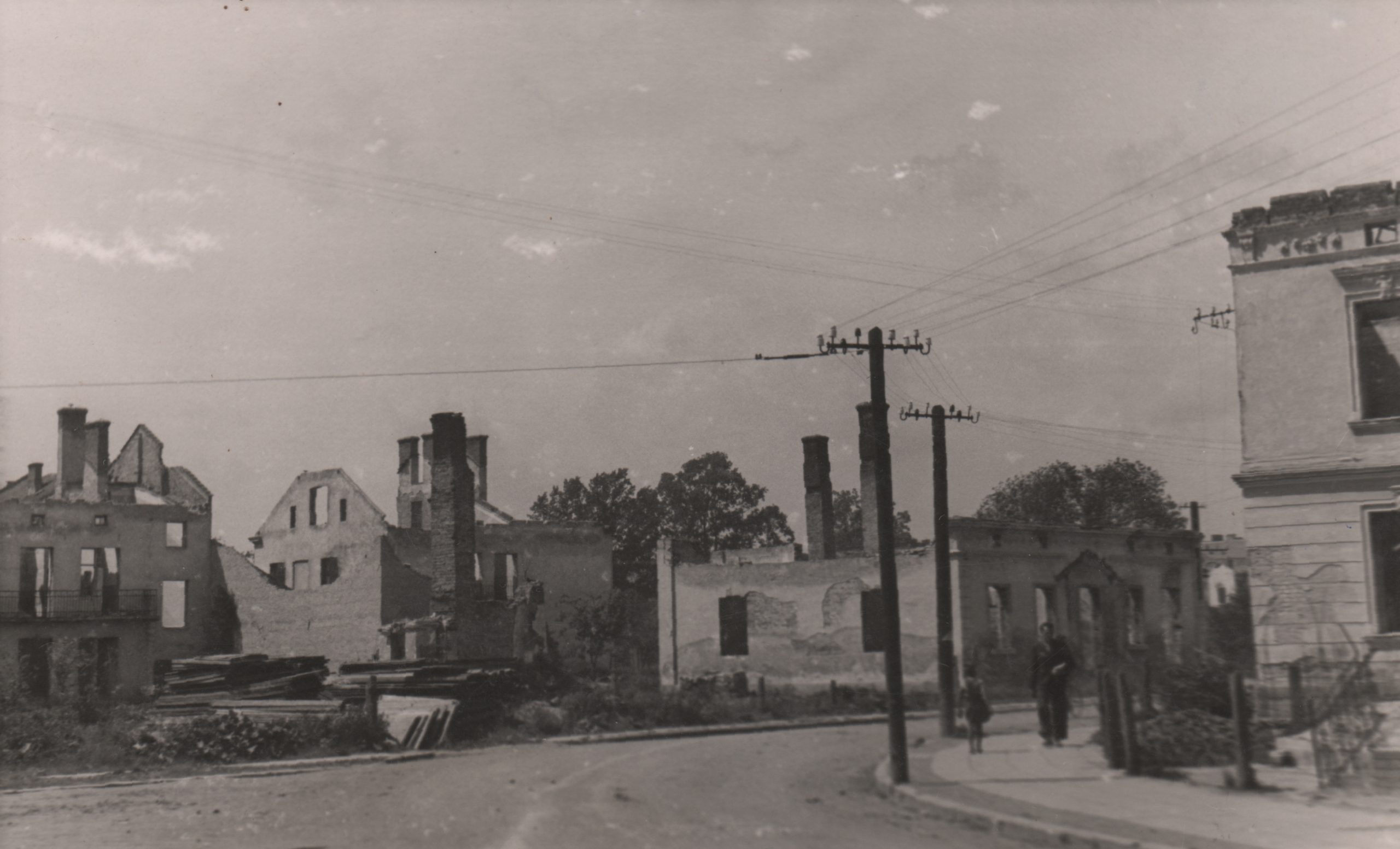358 afh jasło, ruiny przy skrzyżowaniu ul. floriańskiej i sobniowskiej 1945 r.