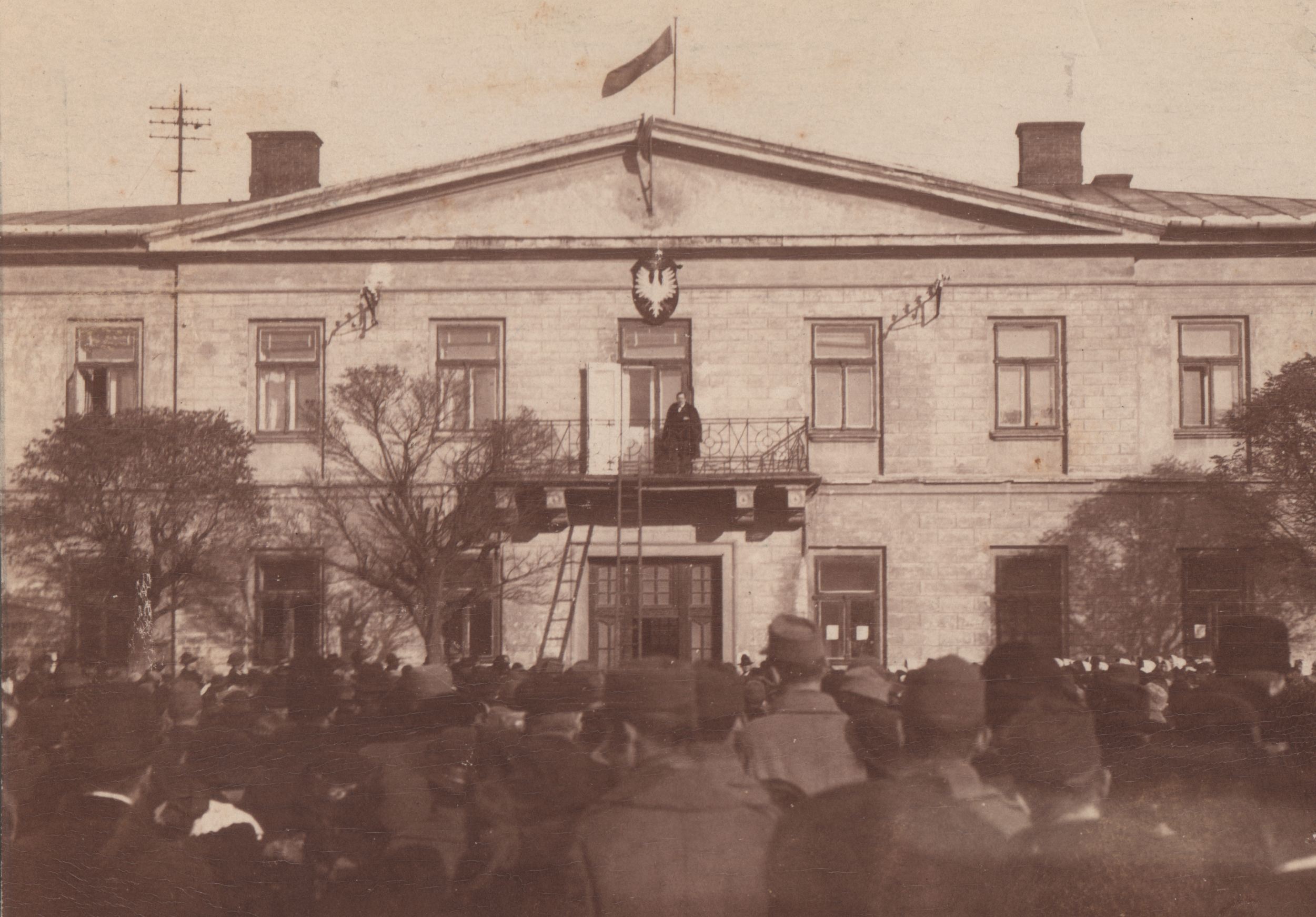 780  afh przemówienie stanisława szymańskieg  przedstawiciela polskiej komisji likwidacyjnej w jaśle po powieszeniu orła na budynku starostwa pierwszy listopad 1918