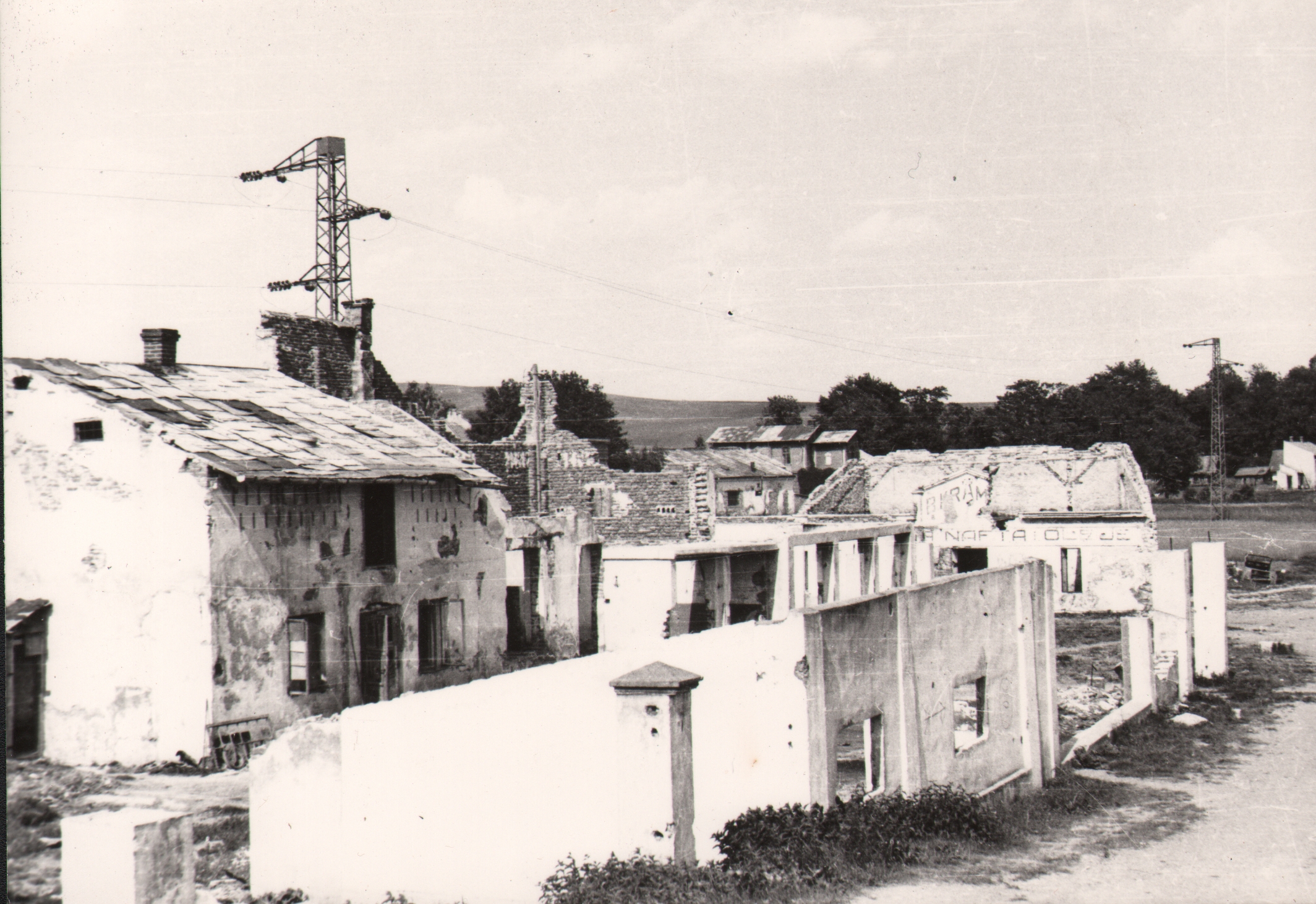 mrj 83  afh jasło, ruiny przy ul. kazimierza wielkiego 1945 r.