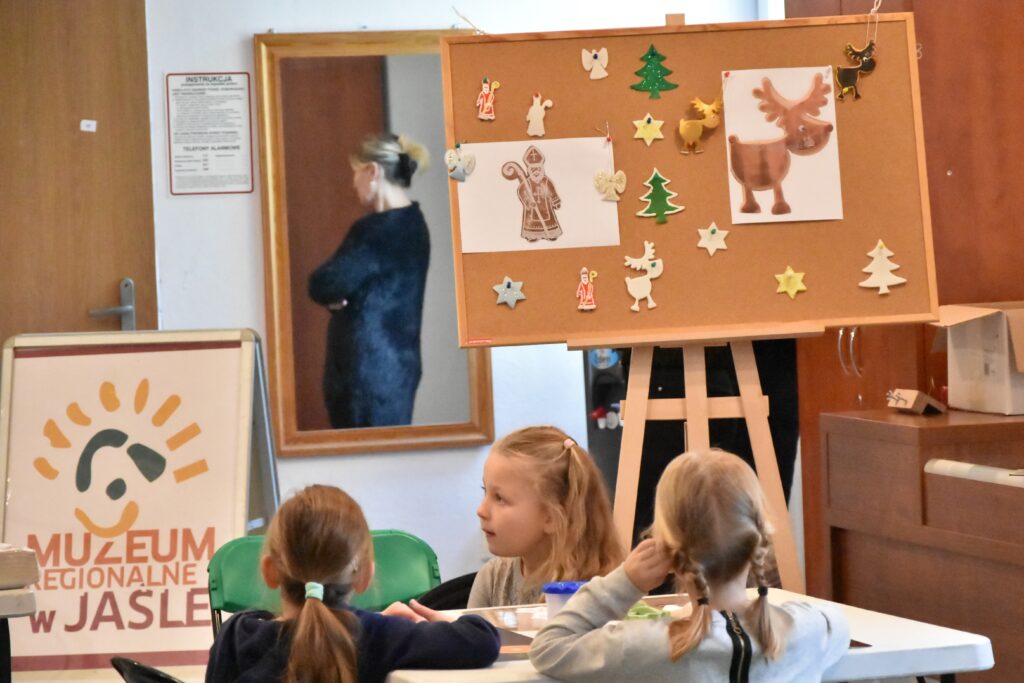 warsztaty plastyczne z „masy porcelanowej” – ozdoby świąteczne.