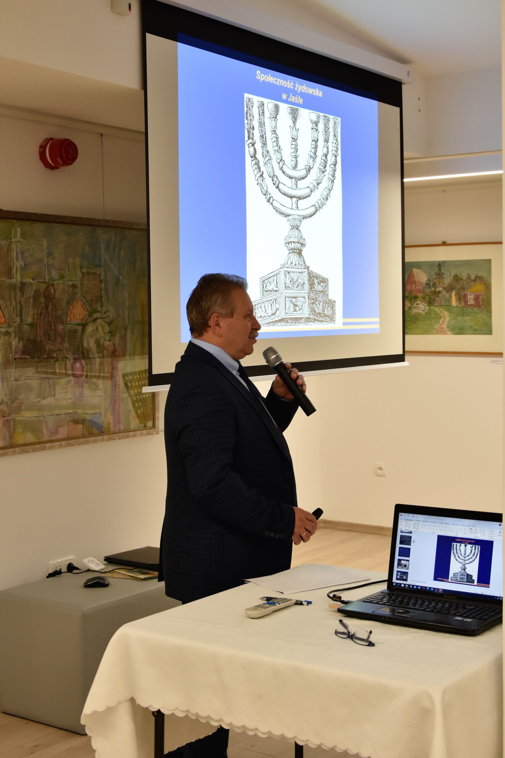„idąc po śladach pamięci” – sesja naukowa muzeum regionalne w jaśle. „idąc po śladach pamięci” – sesja naukowa muzeum regionalne w jaśle.