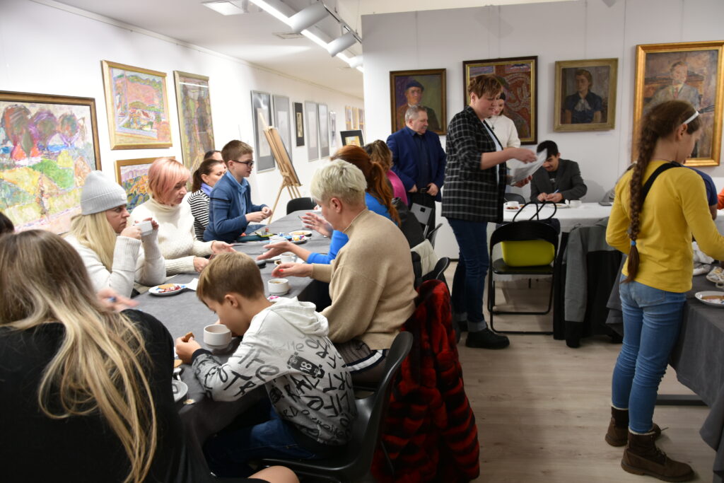 spotkanie integracyjne obywateli ukraińskich przebywających na terenie miasta jasła w muzeum regionalnym w jaśle im. dr. st. kadyiego. 22 listopad 2022.