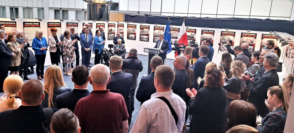 wystawa wysiedlenie i zburzenie miasta jasła w parlamencie europejskim. wystawa wysiedlenie i zburzenie miasta jasła w parlamencie europejskim.