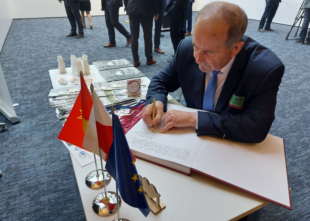 wystawa wysiedlenie i zburzenie miasta jasła w parlamencie europejskim. wystawa wysiedlenie i zburzenie miasta jasła w parlamencie europejskim.