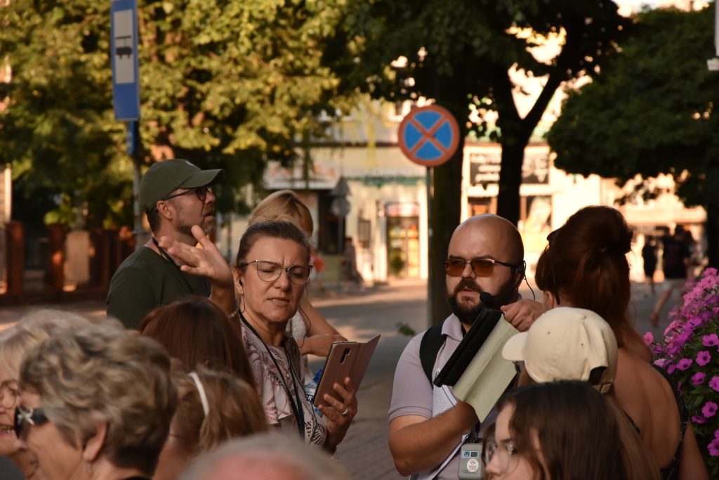 jasielskie wakacyjne spacery z przewodnikiem 26.07.2024 r. jasielskie wakacyjne spacery z przewodnikiem 26.07.2024 r.